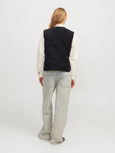 Load image into Gallery viewer, Black Quilted Gilet