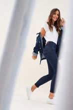 Load image into Gallery viewer, Glamour Indigo Capri Push In Jeans